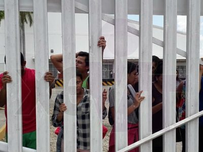 Migrantes centroamericanos acusan insalubridad, pésima comida y malos tratos en albergue de Villahermosa