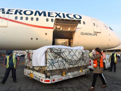México recibe 500 mil vacunas Sputnik V y 145 mil 275 de Pfizer-BioNTech