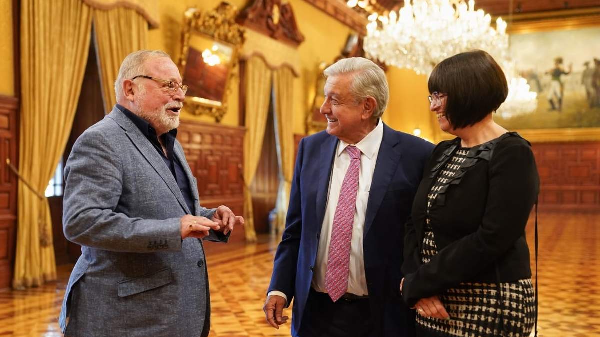 El presidente recibe a Fernando Savater y a su esposa en Palacio Nacional