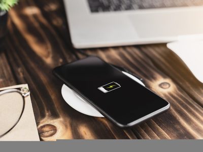 El peligroso virus que te destruye el smartphone mientras carga la batería