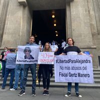 Familia de Alejandra Cuevas y Laura Morán piden proceso en libertad tras filtración de Gertz Manero