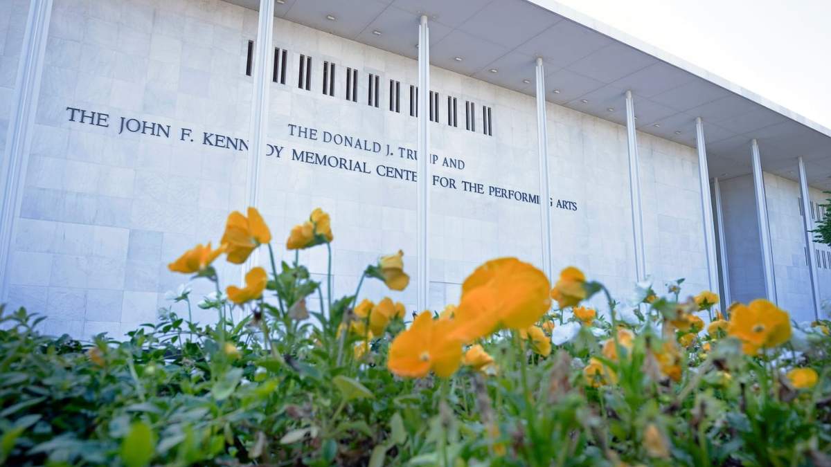 La fachada del Centro de Artes Escénicas John F. Kennedy