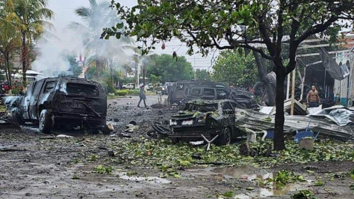 Eo coche bomba en Coahuayana, Michoacán. Atentado del 6 de diciembre