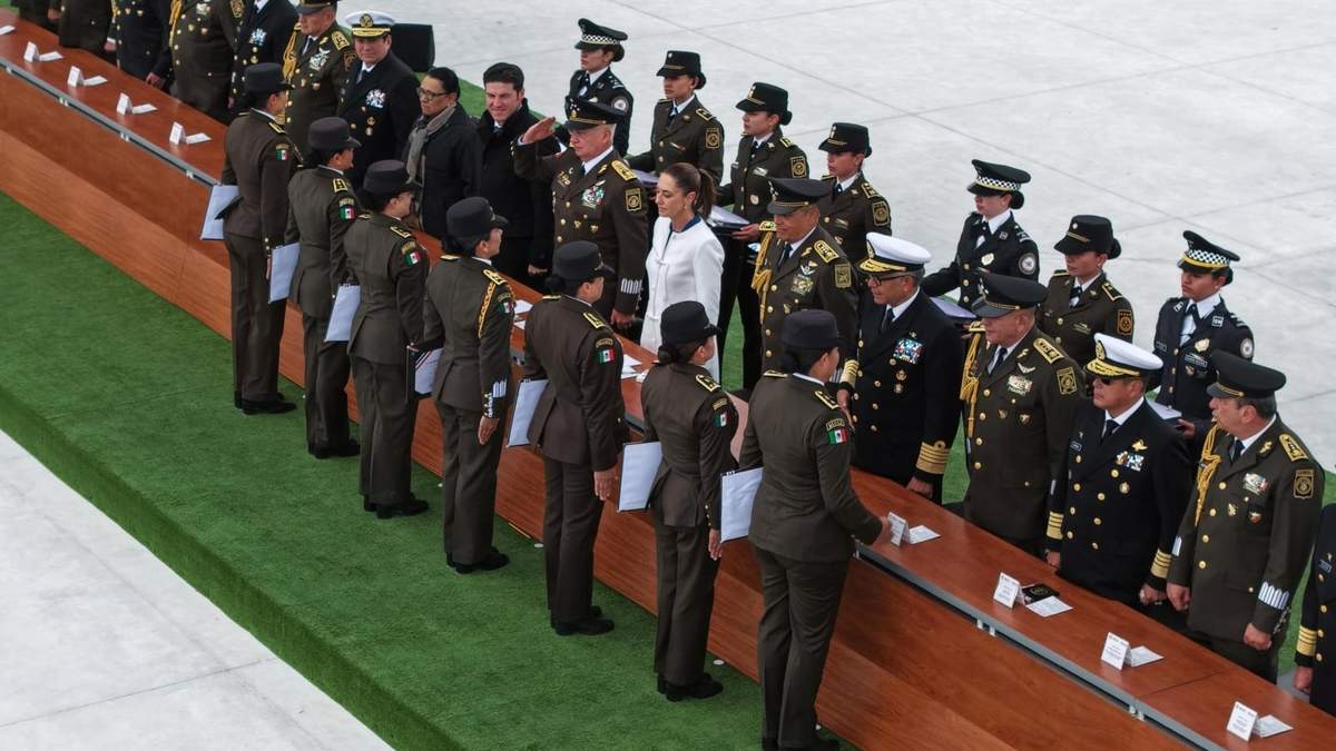 Sheinbaum conmemora el día del Ejército Mexicano, en las instalaciones del 27 Regimiento de Caballería Motorizado, en Cerralvo, Nuevo León