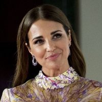 Paula Echevarría, embarazada, enseña cómo usar un vestido otoñal y un buen par de botas