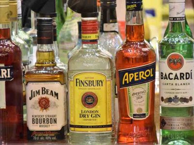 No tires la botella de licor cuando se termine: creá este fanal súper delicado para tener en casa