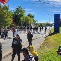 Organizaciones sociales protestaron en los puentes carreteros de Neuquén y Cipolletti