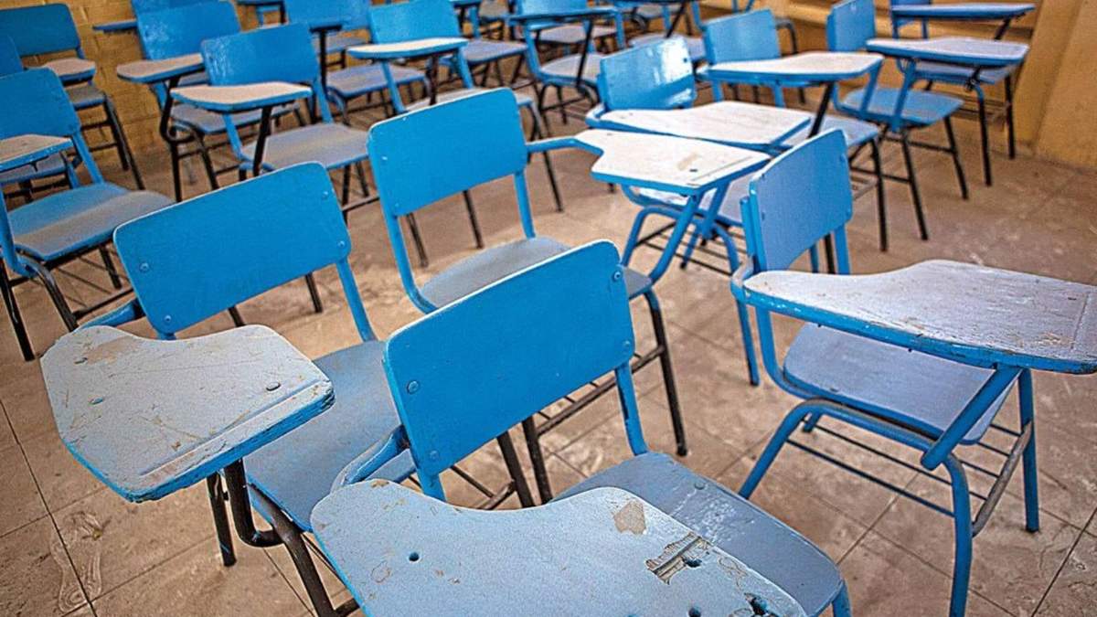 Un salón de clases vació en pandemia