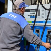 ¡Alivio para los bolsillos! Estiran la postergación del aumento de combustibles