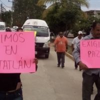 Con marcha, habitantes de Petatlán exigen alto a la violencia