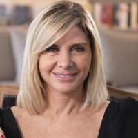 Débora Plager y un look con guiños glam modernos que elevan el negro a otro nivel