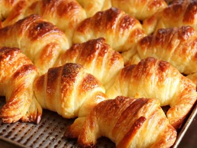 Con 1 solo huevo y sin ensuciar mucho la cocina, hacé estas riquísimas medialunas para la hora de los mates