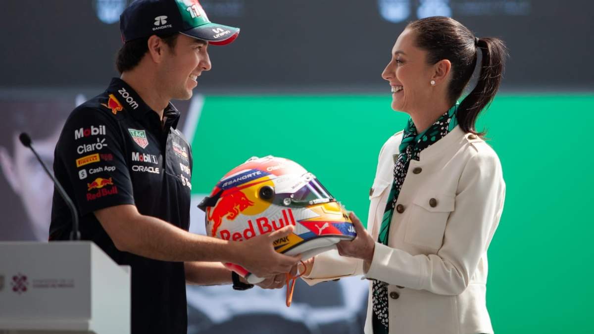Checo Pérez regala casco a Sheinbaum