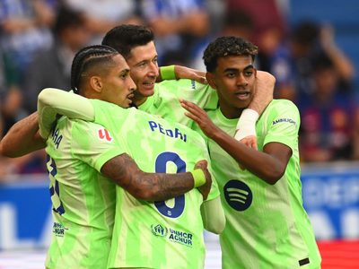 Con triplete de Lewandowski, Barcelona aniquila 3-0 a Alavés