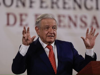 AMLO recibirá hoy a legisladores de Morena en Palacio Nacional