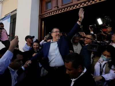 Bernardo Arévalo se autoproclama ganador de la segunda ronda presidencial en Guatemala