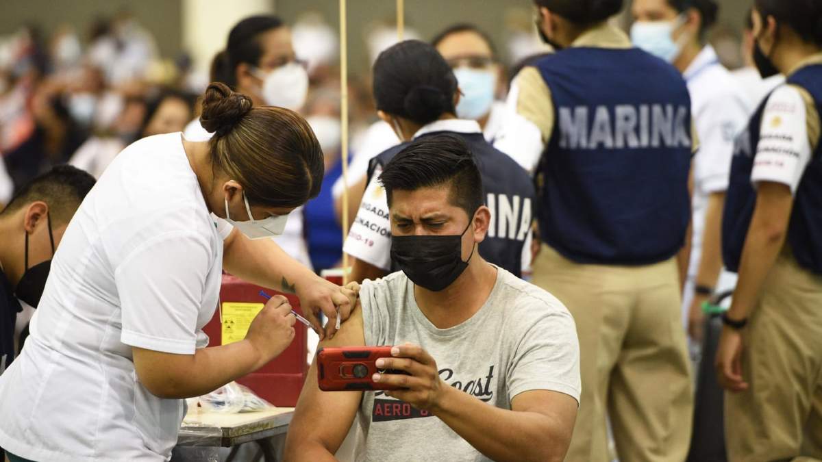 Vacunación de maestros en Veracruz