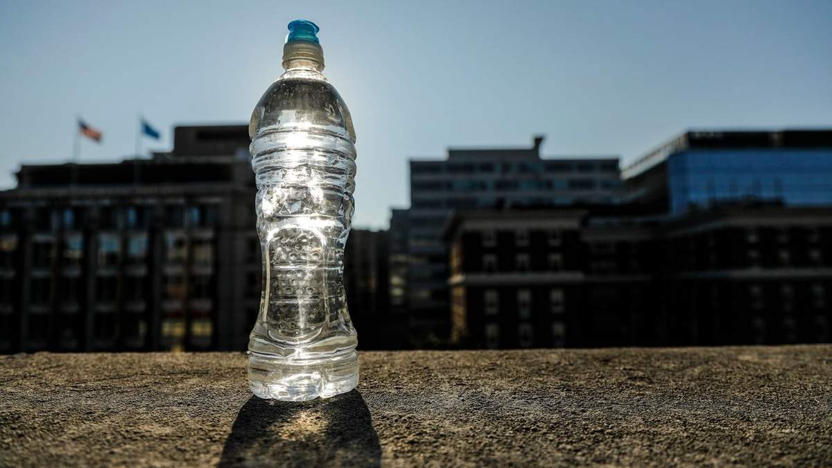 Botella de plástico. Fuente: (Instagram)