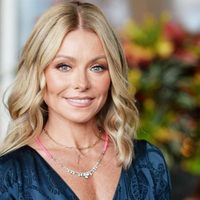 Kelly Ripa se sumó al nuevo desafío de baile "Champeta Challenge" y ¿Shakira la aprobó?