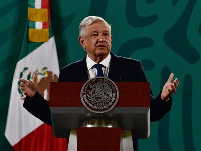 Mi derecho de manifestación está por encima de cualquier reglamento: AMLO al INE por mañaneras