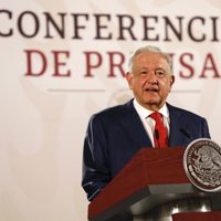 AMLO tunde al Wall Street Journal por decir que seguirá gobernando en el sexenio de Sheinbaum
