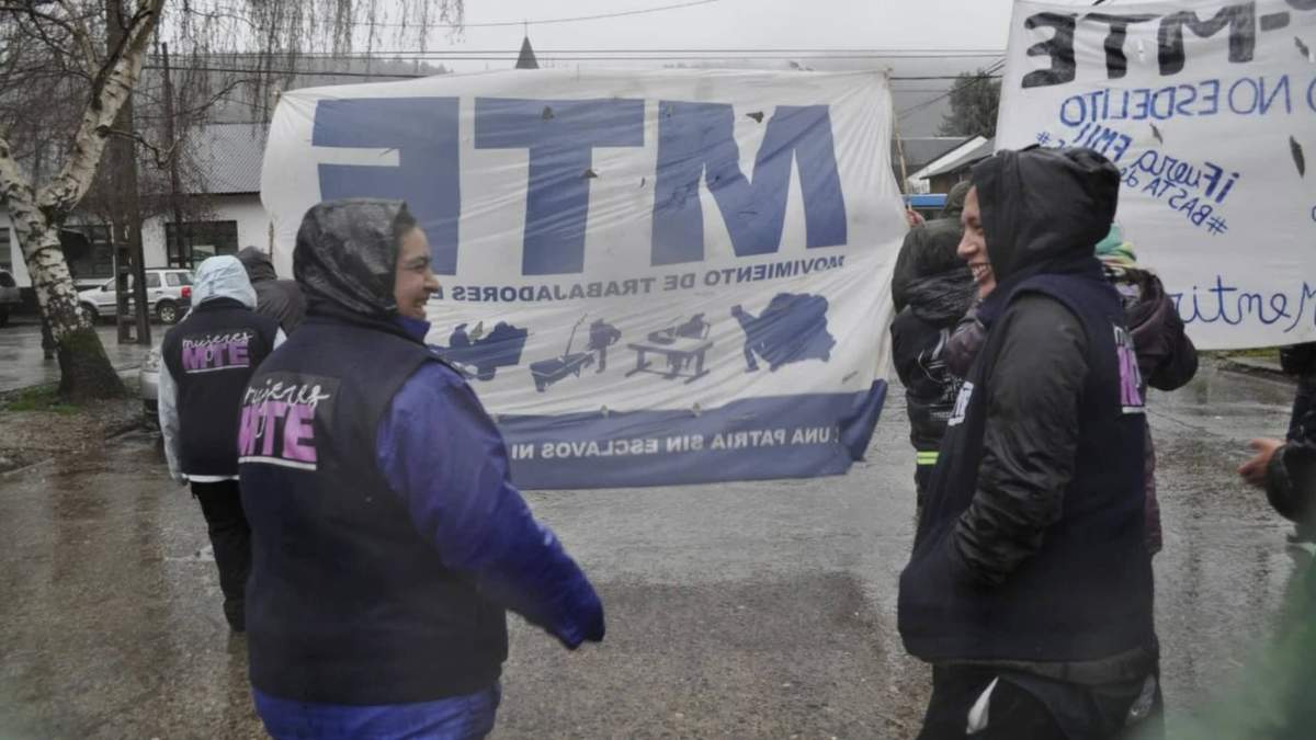 Integrantes del MTE en San Martín de los Andes. Fuente (Facebook).