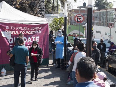 Salud CDMX reactiva ocho centros de detección de covid y amplía horarios por alta demanda de test