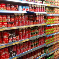 Una cadena de supermercados aceptará dólares para vender sus productos