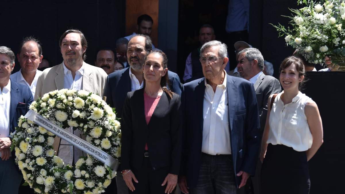 Sheinbaum y Cárdenas en la guardia de honor