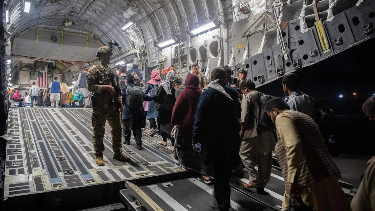 Evacuación en Kabul, Afganistán. Fuente: (Twitter)
