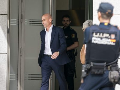 Luis Rubiales fue detenido en Madrid y luego liberado; será citado a declarar