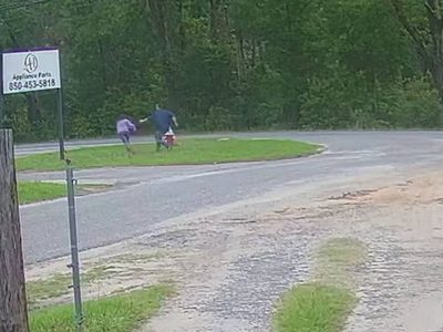 Niña forcejea con presunto secuestrador y logra frenarlo en EU (Video)
