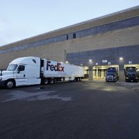 La esperanza viaja en camiones: Pfizer comenzó a distribuir la vacuna en Estados Unidos