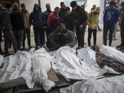 Israel ataca a palestinos que esperaban ayuda en Gaza