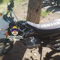Policías realizaron un procedimiento que terminó con el secuestro de un auto y una moto