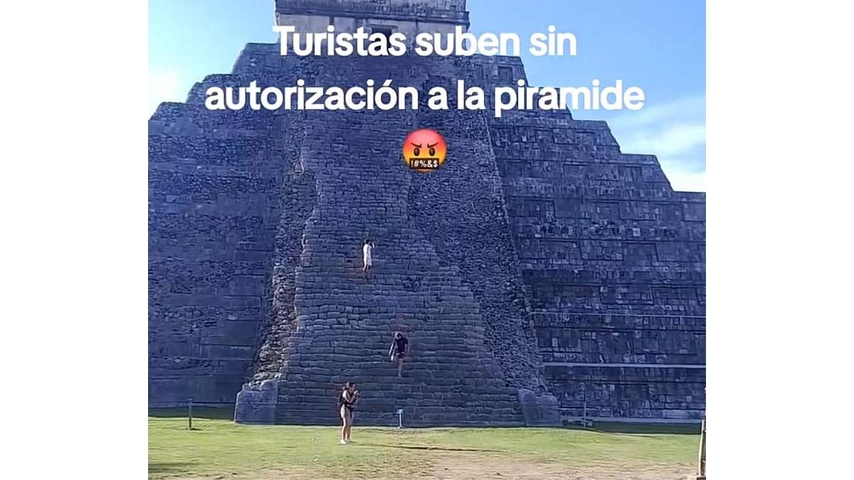 Momento en que turistas descienden
