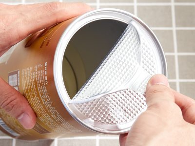 Si tenés latas de leche en polvo, no las tires, transformalas en este macetero con mucho estilo