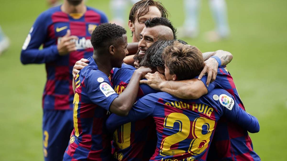 Vidal entre Puig y Ansu. Fuente (Instagram)