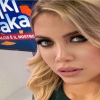 ¡Acompañada! Wanda Nara junto a otra mujer para el enojo de Icardi ¡Hay contacto!