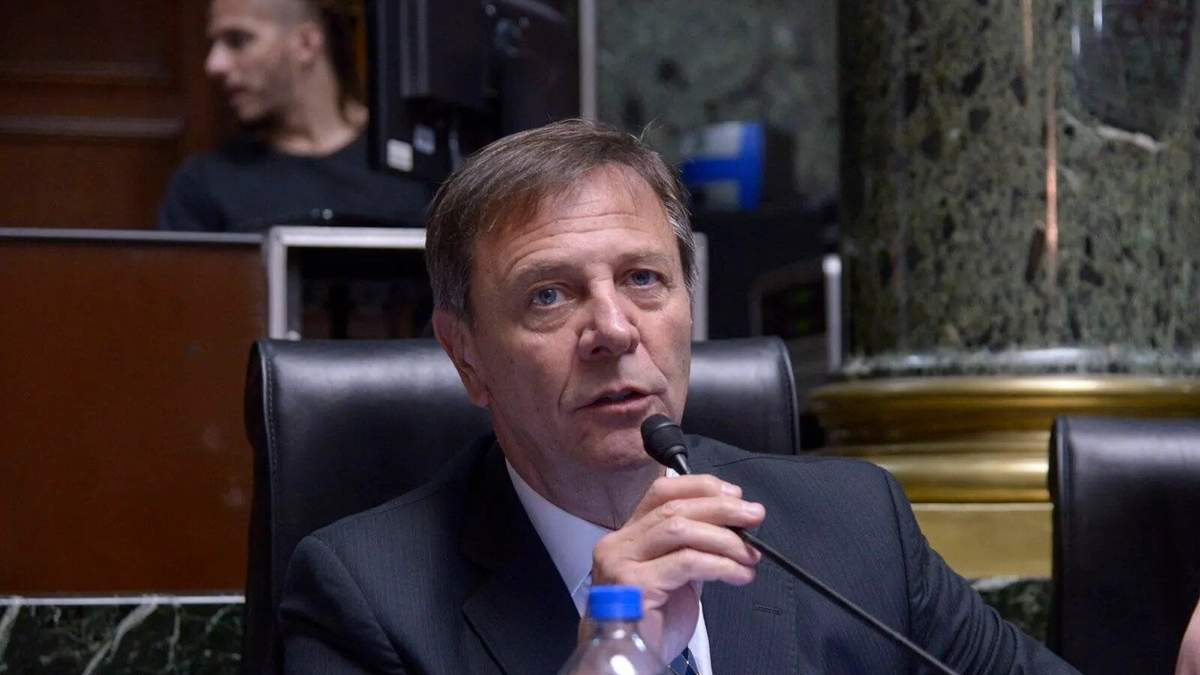 Óscar Zago será reemplazado por Gabriel Bornoroni. Fuente: (Twitter)