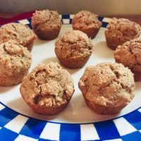 Muffins de banana y frutos rojos: mega esponjosos para una merienda dulce y rica