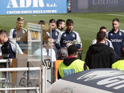Por coronavirus Parma y Spal esperaron más de una hora para jugar