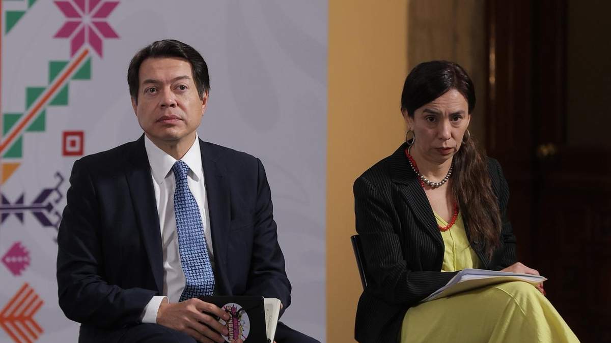 Mario Delgado Carrillo y la subsecretaria de Educación Media Superior, Tania Rodríguez Mora