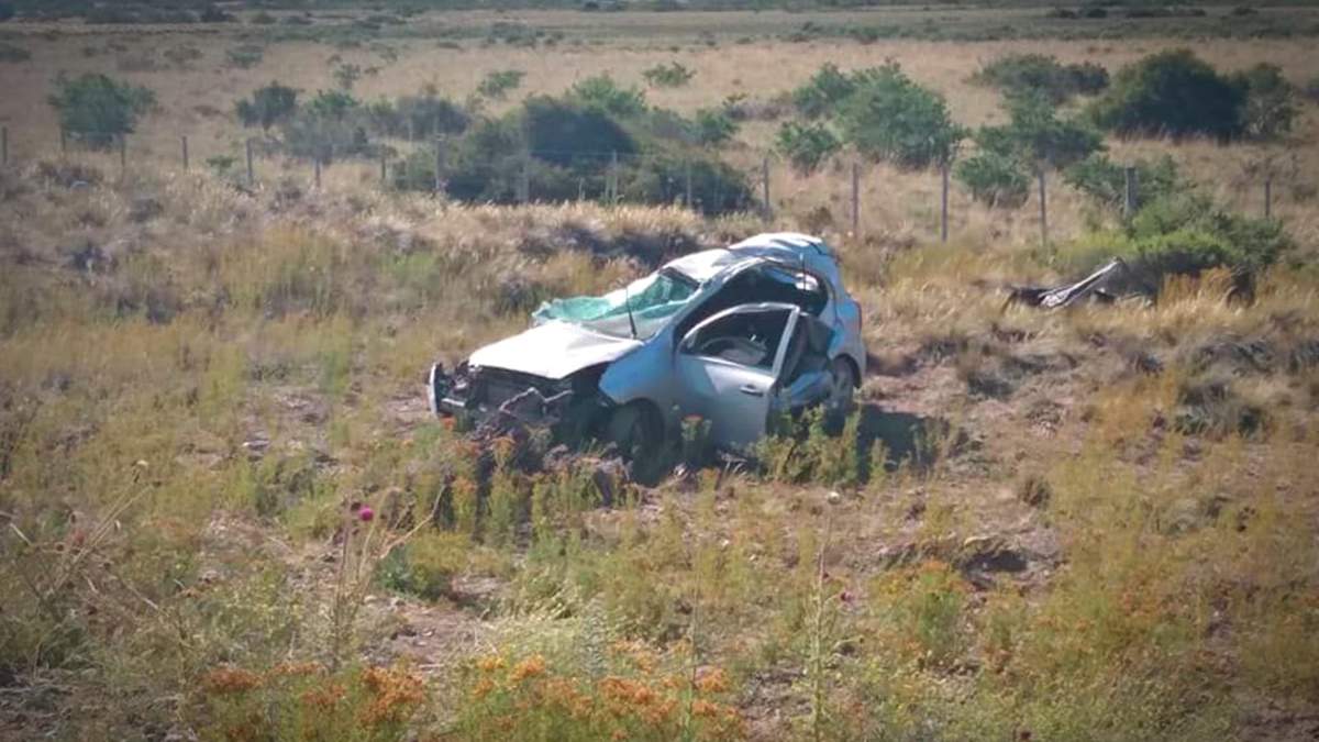 Impactante vuelco sobre ruta 40 Fuente: (Twitter)