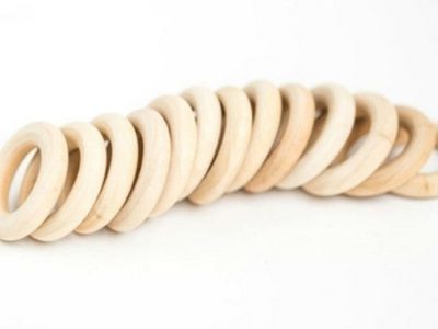 Si tenés argollas de madera sin usar, no las tires: creá estos divinos candelabros para vender para el Día de la madre