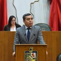 Activista gay amenaza con 'partirle la madre” a legislador morenista en NL por homófobo (video)