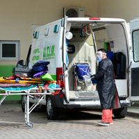 Insólito: un paciente cayó de una ambulancia en movimiento en Bariloche