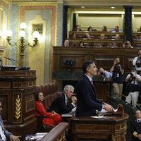 España impone impuestos extraordinarios a empresas energéticas y bancos