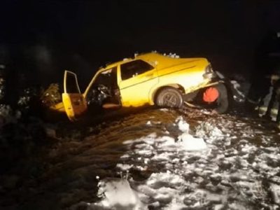 Operativo a contrarreloj para rescatar a un hombre que cayó con su auto a un zanjón
