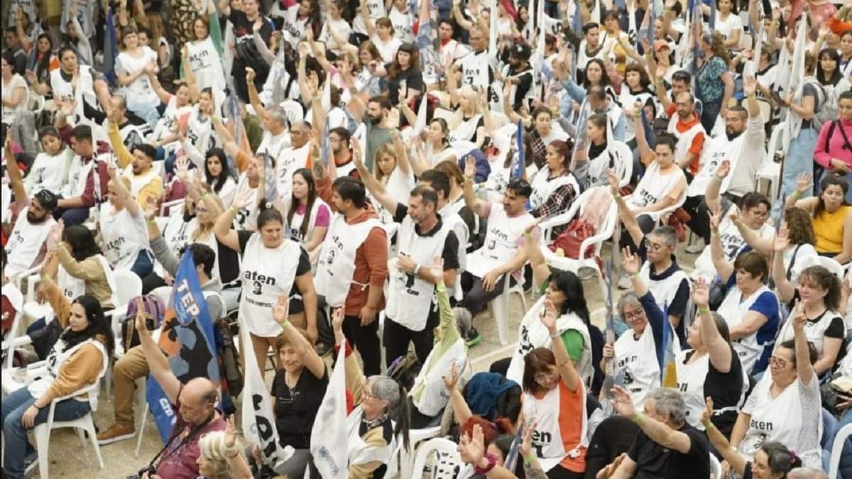Afiliados de ATEN de toda la provincia votaron por la aprobación del balance 2022. Fuente: (ATEN)